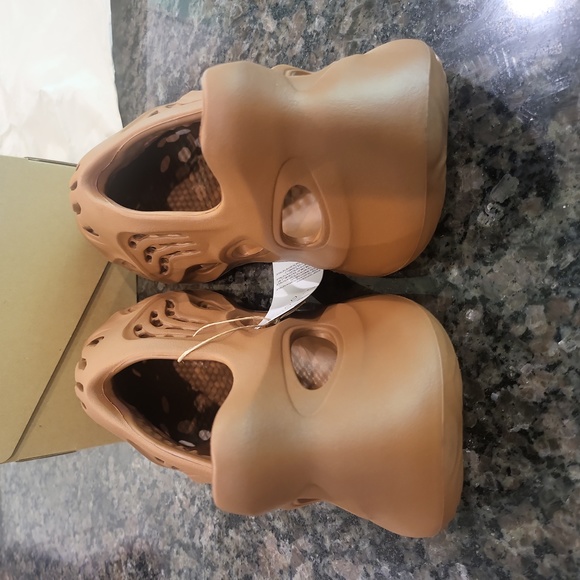 Yeezy Foam RNR - Picture 5 of 9